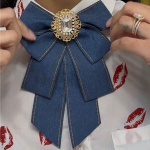 Elegant Blue Bow Brooch with Gold Accent